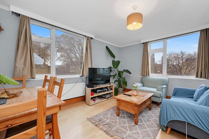 2 Bedroom Flat For Sale In Bethnal Green Road, London, E2