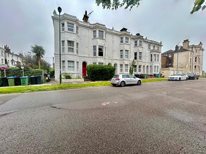 Apartment To Rent In Augustine, BN17