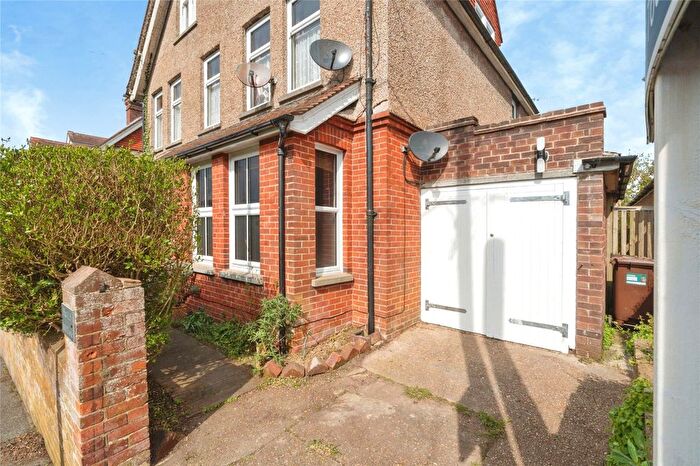 2 Bedroom Maisonette For Sale In Mill Drove, Uckfield, TN22