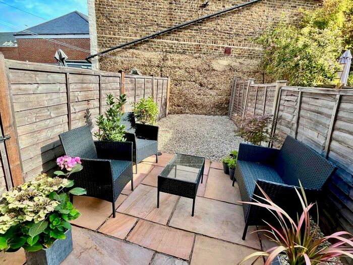 2 Bedroom Flat To Rent In Oakmead Road, Balham, SW12