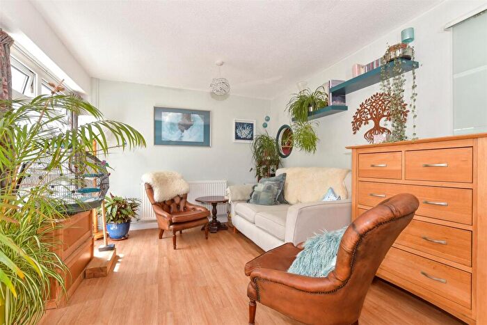 2 Bedroom Maisonette For Sale In Ivy House Road, Whitstable, Kent, CT5