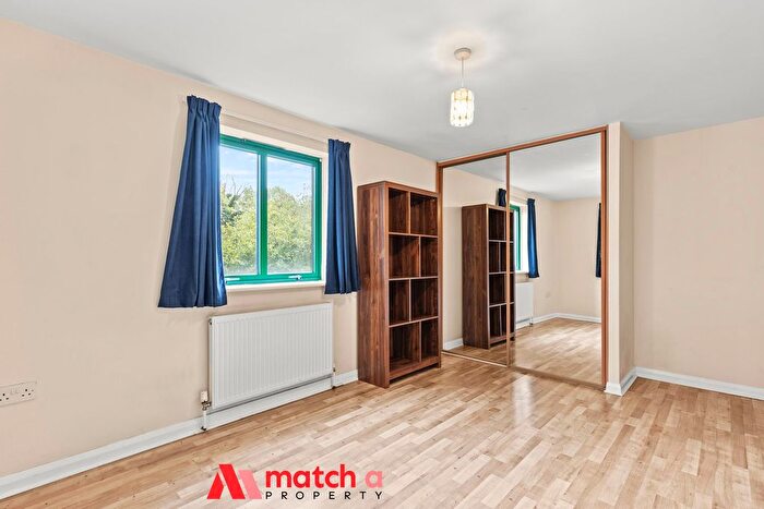 2 Bedroom Flat For Sale In Greenford Road, Greenford, UB6
