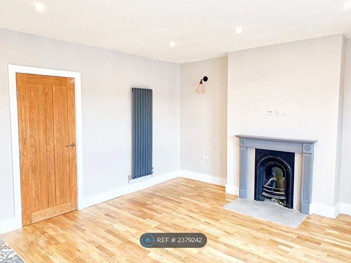 1 Bedroom Flat To Rent In Balham High Road, London, SW12