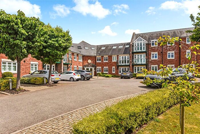 2 Bedroom Flat To Rent In Broyle Road, Chichester, West Sussex, PO19