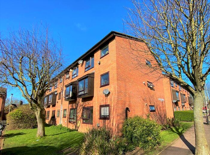 1 Bedroom Flat To Rent In Wellington Court Chivalry Road Wandsworth Common, SW11