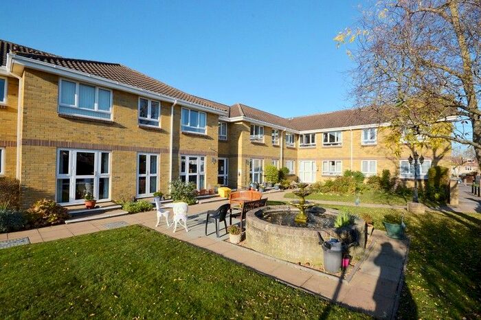 1 Bedroom Flat To Rent In Clayton Road, Chessington, Surrey., KT9