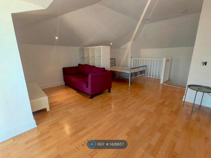 Studio To Rent In Coldharbour, London, E14