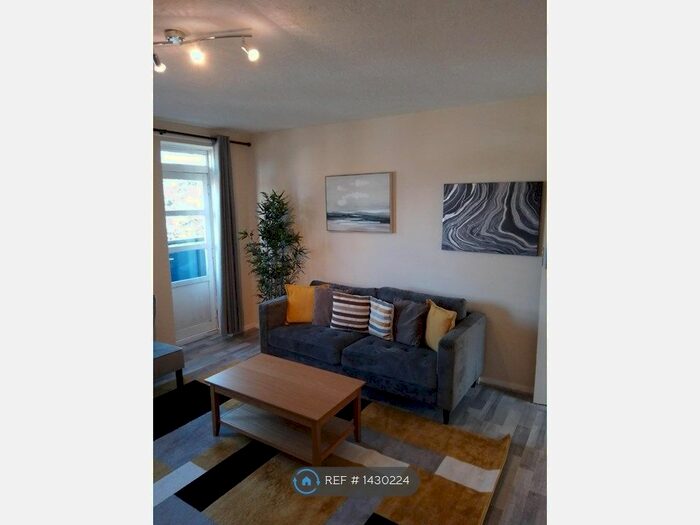 2 Bedroom Flat To Rent In Sussex Court, Mitcham, CR4