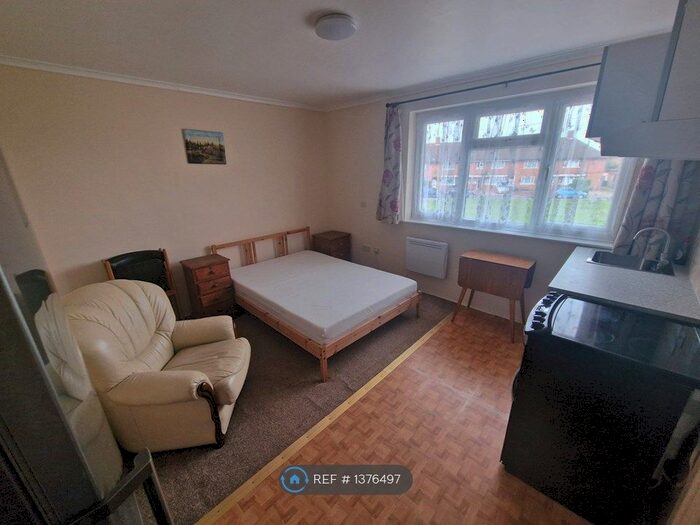 Studio To Rent In Marlowe Square, Mitcham, CR4