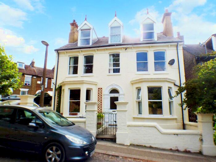 1 Bedroom Flat To Rent In Albany Road, Rochester, ME1