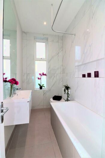 6 Bedroom House To Rent In Alma Road, SO14