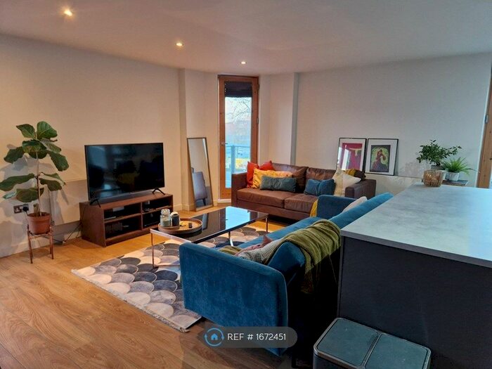 2 Bedroom Flat To Rent In Grove Apartments, Stratford, E15