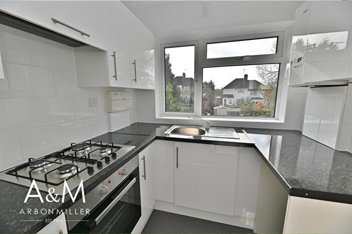 2 Bedroom Maisonette To Rent In Fullwell Avenue, Clayhall, IG5