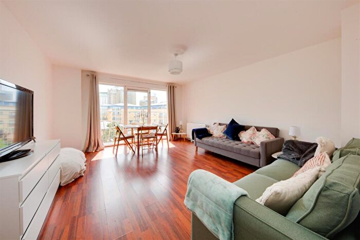 2 Bedroom Flat For Sale In Premiere Place, London, E14