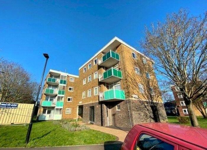 2 Bedroom Flat To Rent In Cuckmere Lane, Southampton, Hampshire, SO16
