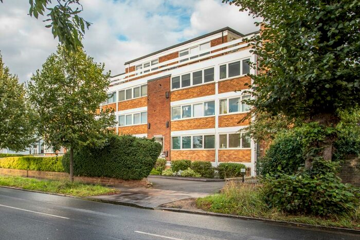 1 Bedroom Flat To Rent In Church Grove, Hampton Wick, KT1