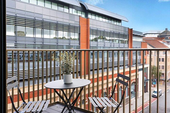 2 Bedroom Apartment To Rent In Temple Back, Bristol, Somerset, BS1