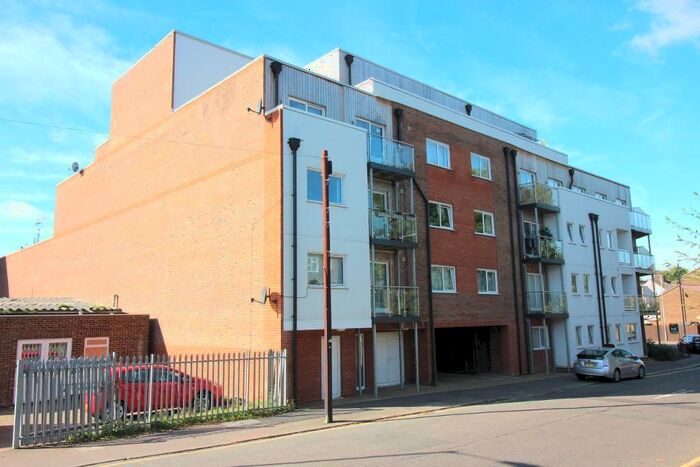 2 Bedroom Flat For Sale In Dudley Street, Luton, Bedfordshire, LU2