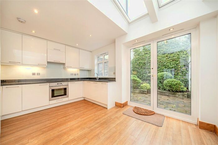 2 Bedroom Mews To Rent In Child's Street, London, SW5