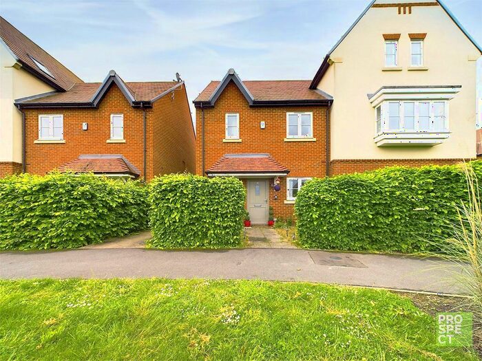 3 Bedroom Semi-Detached House To Rent In Heather Green, Warfield, Bracknell, Berkshire, RG42