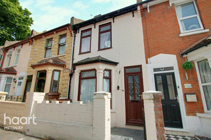 3 Bedroom Terraced House For Sale In Cecil Avenue, Rochester, ME2