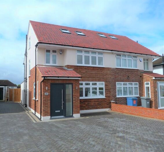 5 Bedroom Detached House To Rent In Branksome Way, Harrow, HA3