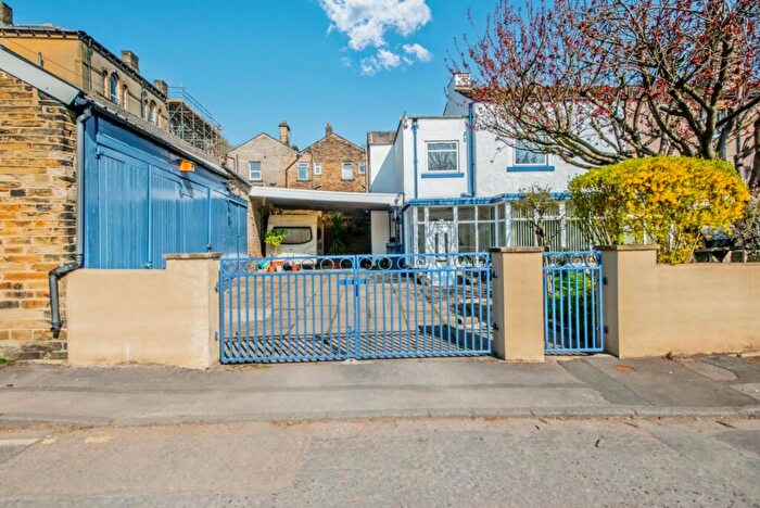 3 Bedroom Terraced House For Sale In Mortimer Street, Cleckheaton, West Yorkshire, BD19