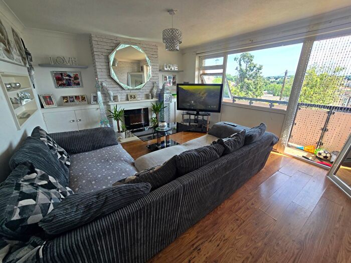 3 Bedroom Flat For Sale In Lichfield Avenue, Torquay, TQ2