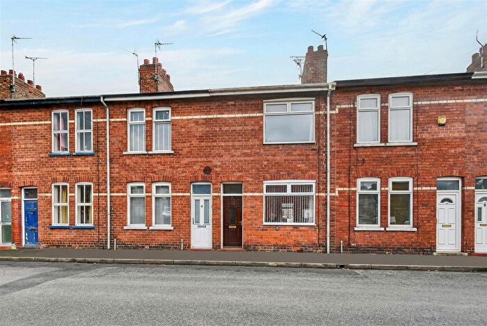 3 Bedroom Terraced House For Sale In Chatsworth Terrace, York, YO26
