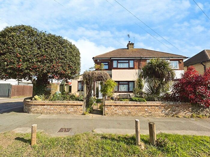 4 Bedroom Semi-Detached House For Sale In Loftin Way, Chelmsford, CM2