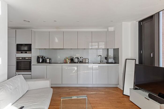 2 Bedroom Flat To Rent In Station Road, London, SE13