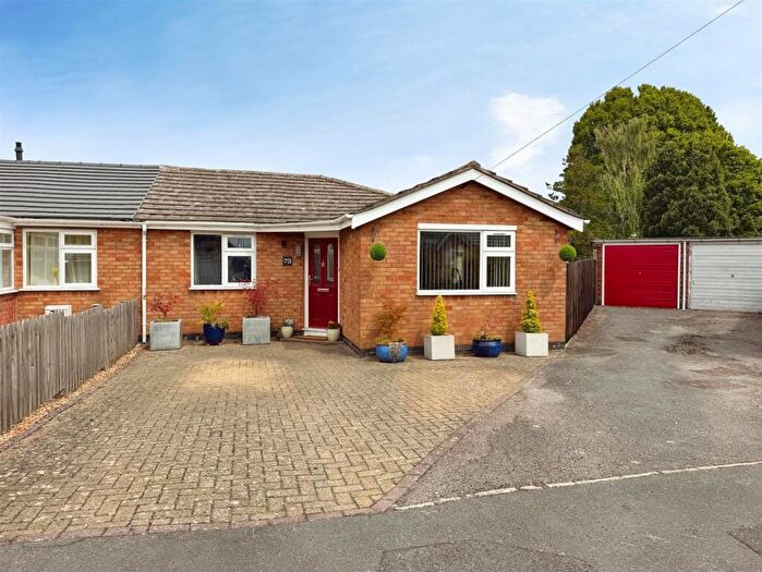 4 Bedroom Semi-Detached Bungalow For Sale In Holt Avenue, Bishops Tachbrook, Leamington Spa, CV33