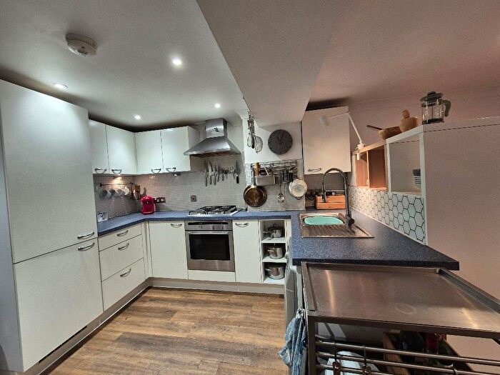 1 Bedroom Flat For Sale In Magdalen Street, Exeter, EX2
