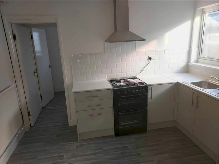 2 Bedroom Flat To Rent In High Street, Ferndale CF43