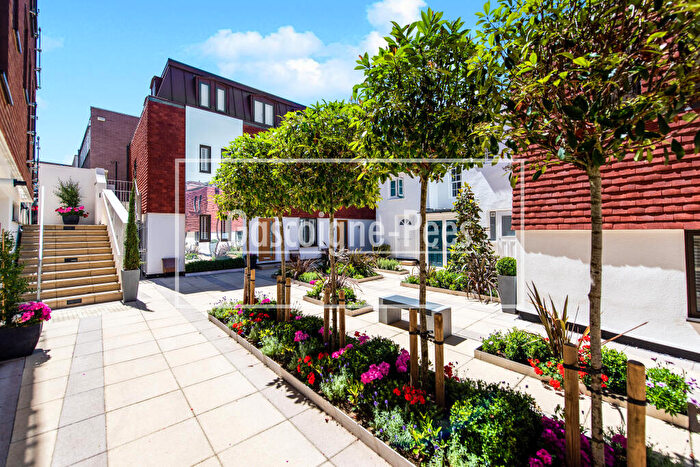 2 Bedroom Maisonette To Rent In Chertsey Street, Guildford, GU1