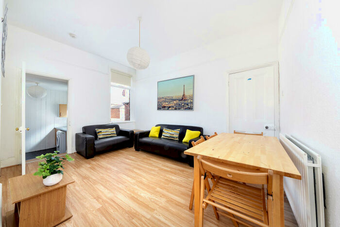 3 Bedroom Apartment To Rent In Bayswater Road, West Jesmond, Newcastle Upon Tyne, NE2