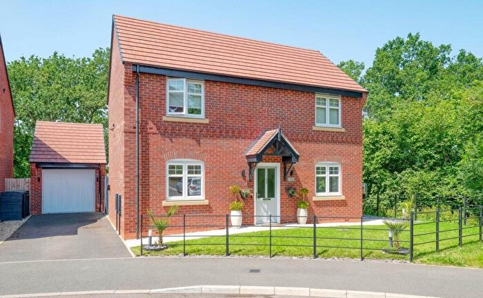 3 Bedroom Detached House For Sale In Pastures Drive, Tidbury Green, B90