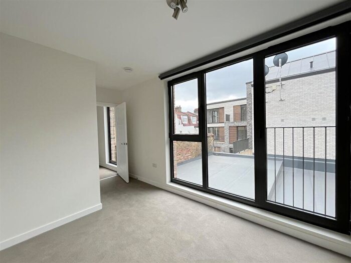 2 Bedroom Flat To Rent In Frobisher Road, London, N8