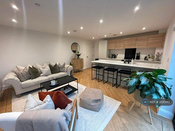 2 Bedroom Flat To Rent In North Road, Poole, BH14