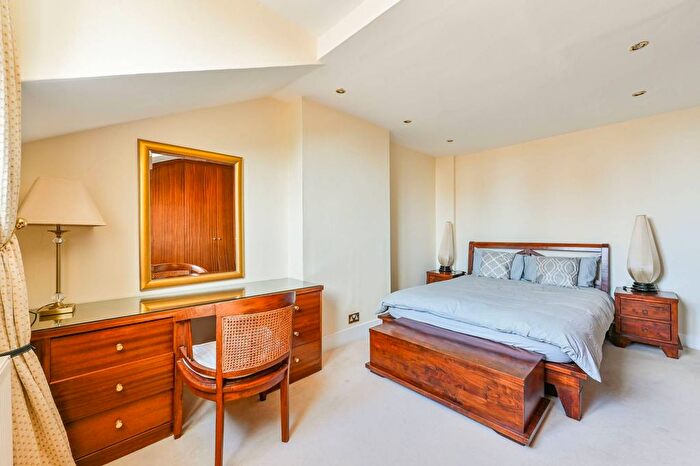 2 Bedroom Flat To Rent In Hamilton Terrace, St John's Wood, London, NW8