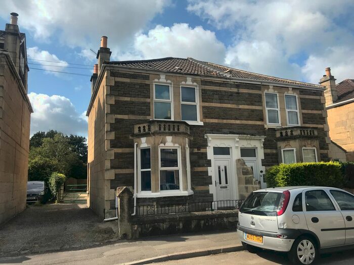 6 Bedroom Property To Rent In Cynthia Road, Bath, BA2