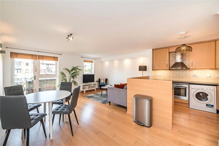 1 Bedroom Apartment For Sale In Falcon Way, London, E14