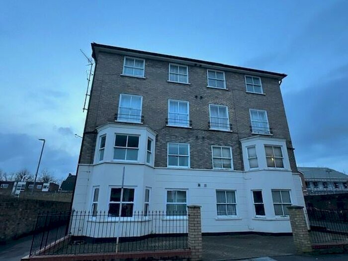 2 Bedroom Apartment To Rent In Town Centre, MK40