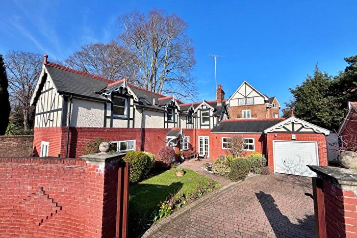 4 Bedroom Detached House For Sale In Cavendish Road, Bournemouth, BH1