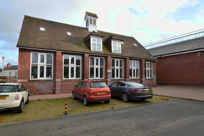 2 Bedroom Flat To Rent In Hazelwell Street, Stirchley, Birmingham, B30