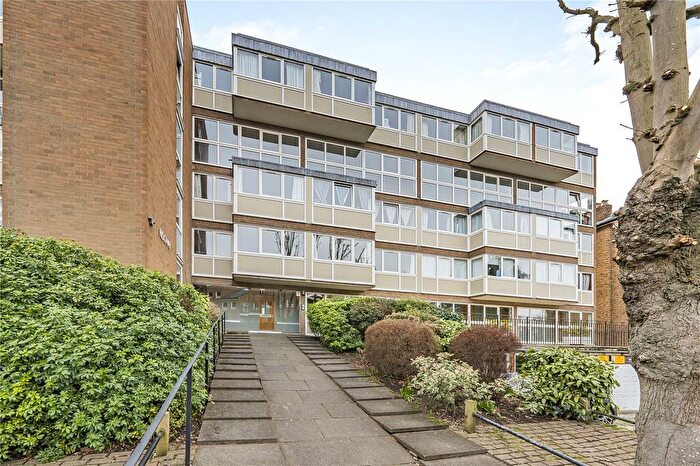 2 Bedroom Flat For Sale In Ridgway, Richmond, TW10