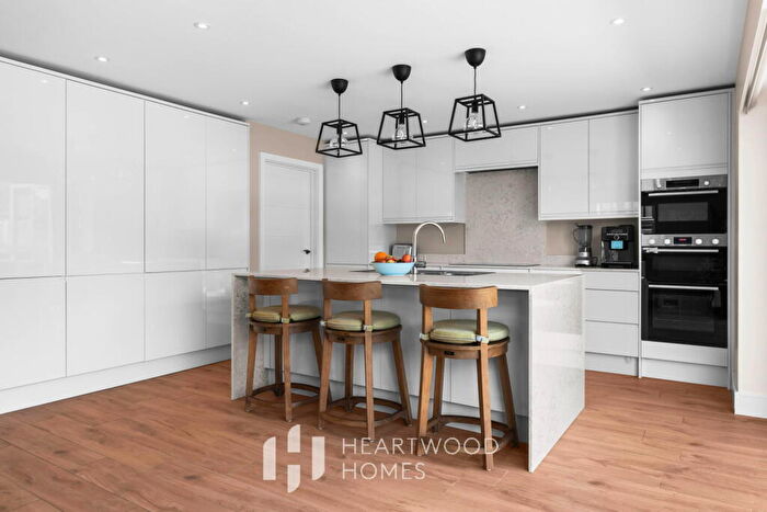 4 Bedroom Detached House For Sale In Carisbrooke Road, St. Albans, AL2