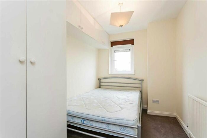 2 Bedroom Flat To Rent In Bethnal Green Road, City View House, E2