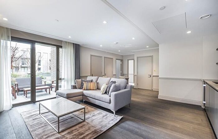 2 Bedroom Flat To Rent In Queens Wharf, Hammersmith, W6