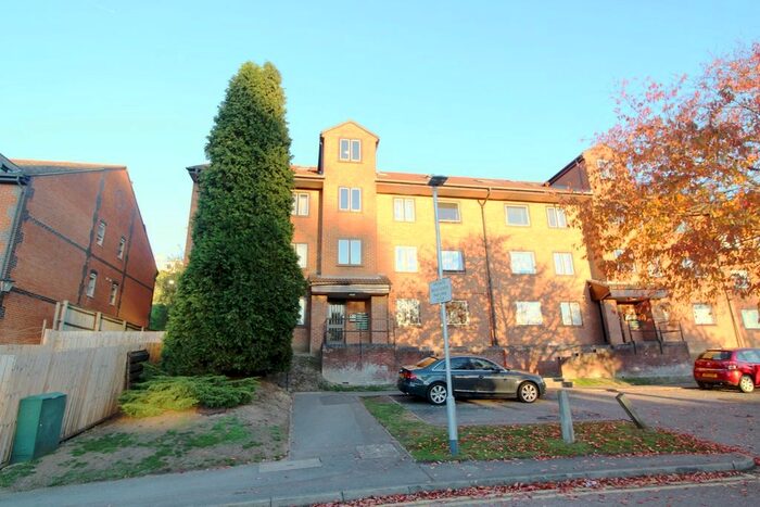 1 Bedroom Flat To Rent In Tippett Rise, Reading, RG2